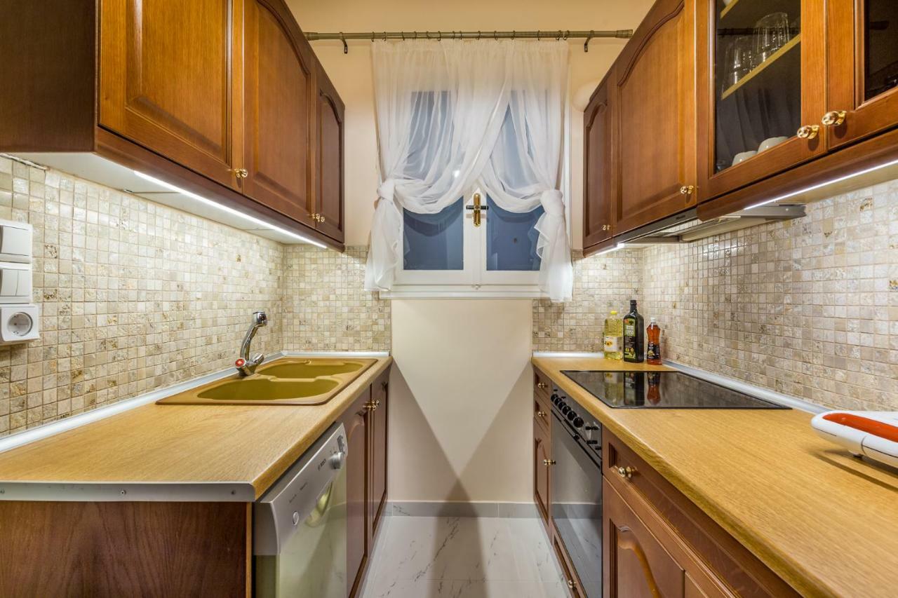 Chic Flat In Kolonaki Next To American Embassy Athens Luaran gambar